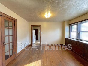1233 E Hanna Ave in Indianapolis, IN - Building Photo - Building Photo
