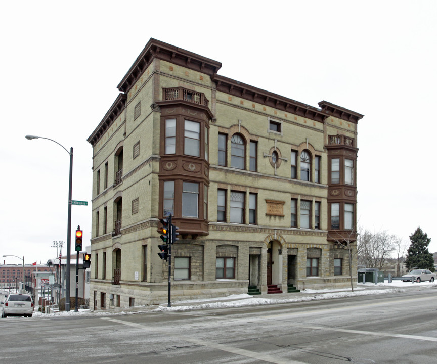 Trenkamp Flats in Milwaukee, WI - Building Photo