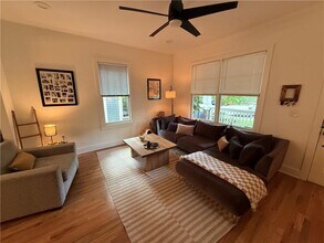 556 Seal Pl NE in Atlanta, GA - Foto de edificio - Building Photo