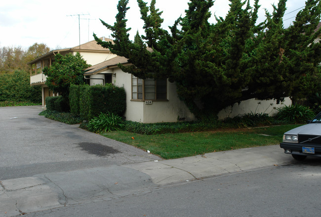 624 Victor Way in Mountain View, CA - Building Photo - Building Photo