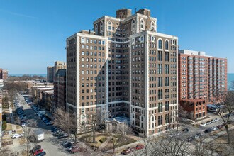 Jackson Towers in Chicago, IL - Building Photo - Building Photo