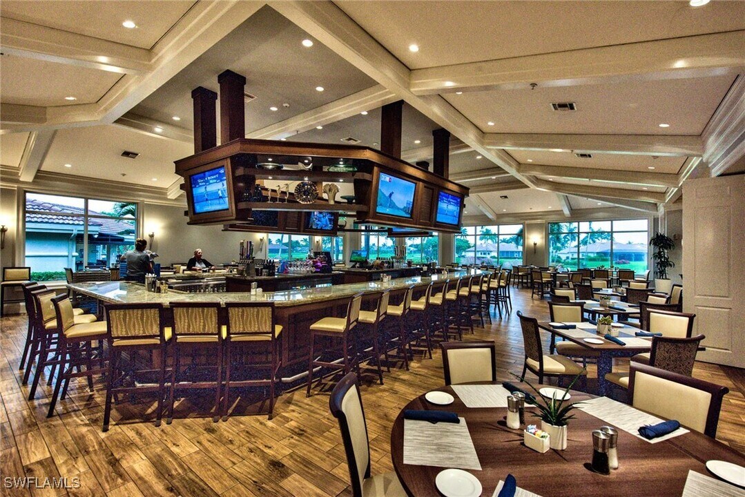9111 Southmont Cove in Ft. Myers, FL - Building Photo