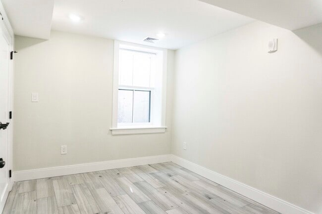 79 Linden St, Unit 1