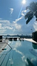 488 NE 18th St, Unit 12 in Miami, FL - Foto de edificio - Building Photo