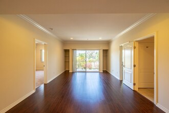 THE OAK, LLC in Los Angeles, CA - Building Photo - Interior Photo