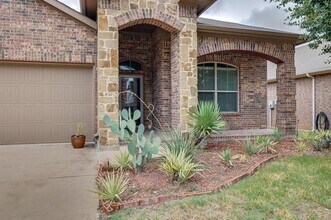 1445 Elkford Ln in Justin, TX - Building Photo - Building Photo