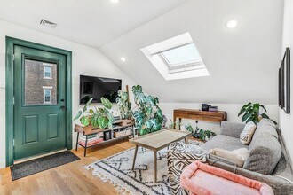 1-3 Howard Pl, Unit 3 in Boston, MA - Building Photo - Building Photo