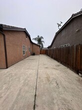 5235 W Nellis Ct in Visalia, CA - Building Photo - Building Photo