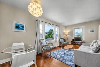 204 S Guadalupe Ave in Redondo Beach, CA - Building Photo - Building Photo