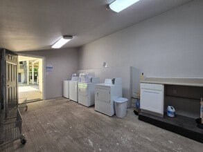 1403 Moore St in Commerce, TX - Building Photo - Building Photo