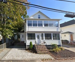 10 Lawrence St in Watertown, MA - Building Photo