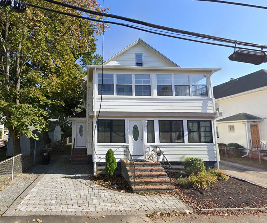 10 Lawrence St in Watertown, MA - Foto de edificio