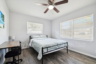 1051 Dogwood Dr in Dunedin, FL - Building Photo - Building Photo