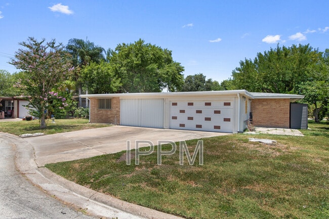 5618 Ben Hogan Cir in Harlingen, TX - Building Photo - Building Photo