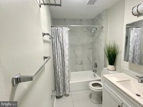 1824 Bronzegate Blvd in Silver Spring, MD - Building Photo - Building Photo