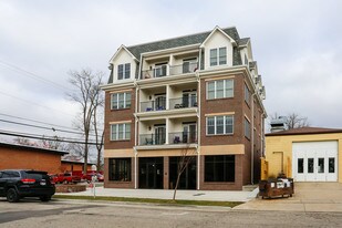 114-116 W Walnut St in Oxford, OH - Building Photo