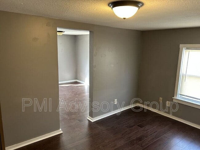 323 1/2 SW Lindenwood Ave in Topeka, KS - Building Photo - Building Photo