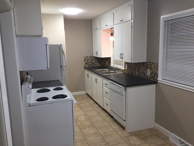 property at 1105 E 31st St S