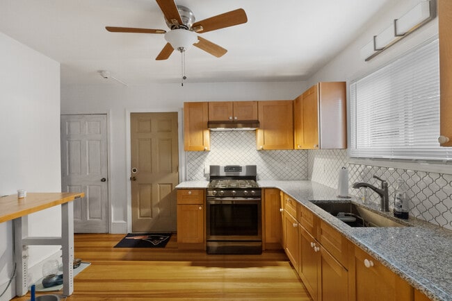 75 Newton St, Unit 1st floor in Pawtucket, RI - Building Photo - Building Photo