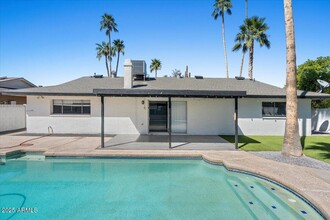 8631 E Osborn Rd in Scottsdale, AZ - Building Photo - Building Photo