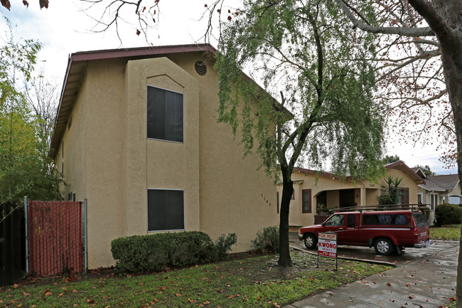 2105-2108 10th St in Sacramento, CA - Foto de edificio - Building Photo