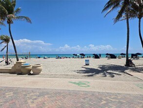 2247 Jackson St in Hollywood, FL - Building Photo - Building Photo