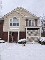 1716 Deepwood Cir in Rochester, MI - Building Photo