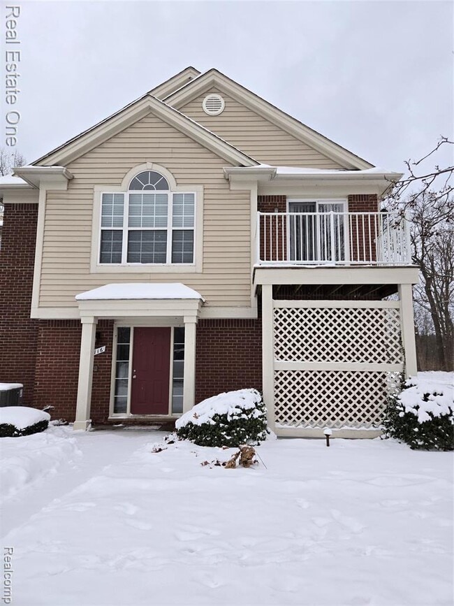 property at 1716 Deepwood Cir