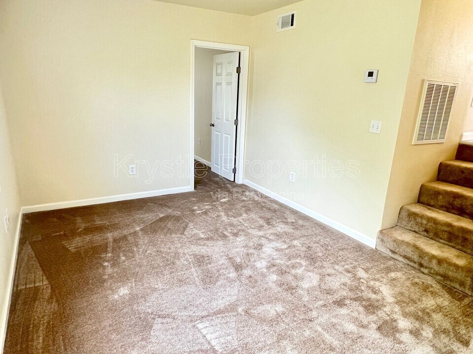 468 Military E in Benicia, CA - Building Photo