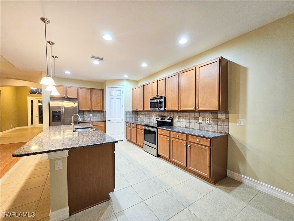 3358 Magnolia Landing Ln in North Fort Myers, FL - Building Photo