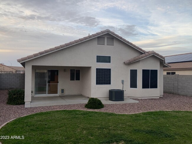 8025 W Salter Dr in Peoria, AZ - Building Photo - Building Photo