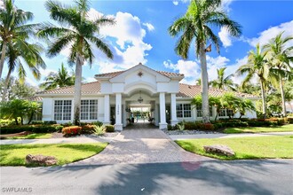 15578 Vallecas Ln in Naples, FL - Foto de edificio - Building Photo