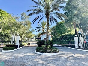 3131 Clint Moore Rd in Boca Raton, FL - Foto de edificio - Building Photo