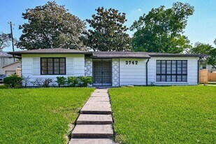 3742 Charleston St in Houston, TX - Building Photo