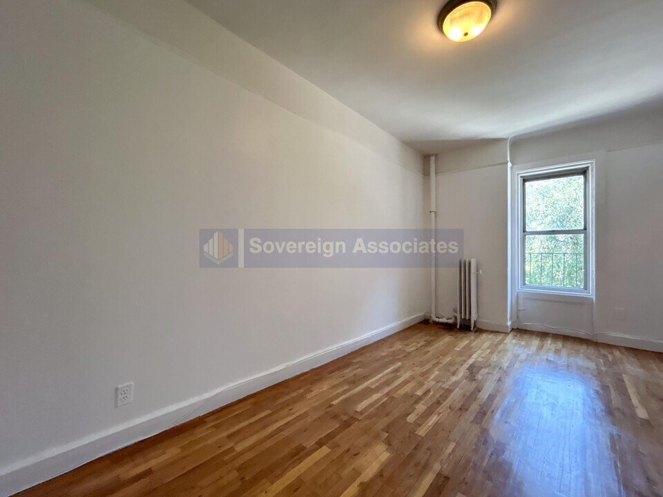 936 West End Ave in New York, NY - Building Photo
