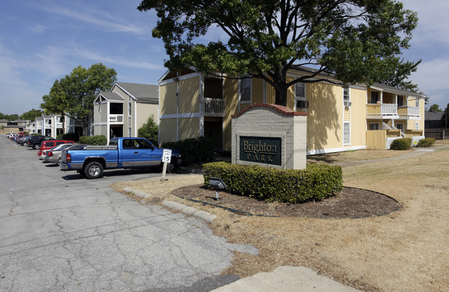 Brighton Park in Tulsa, OK - Foto de edificio - Building Photo