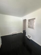 329 W Pulaski St in Flint, MI - Building Photo - Building Photo