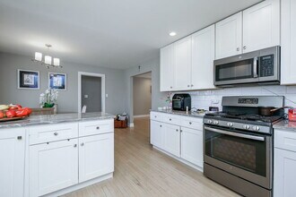 3309 York Rd in Oak Brook, IL - Building Photo - Building Photo