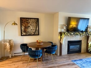 137 Benchmark Rd, Unit 227 in Avon, CO - Building Photo - Building Photo