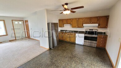 143 Crestridge Dr NW in Cedar Rapids, IA - Building Photo - Building Photo