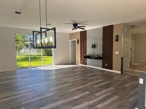 1452 NW Leonardo Cir in Port St. Lucie, FL - Foto de edificio - Building Photo