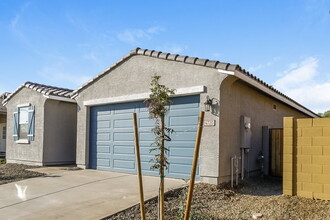 4720 S 69th Ave in Phoenix, AZ - Building Photo - Building Photo