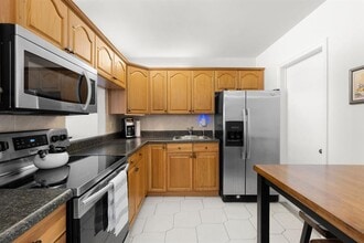1825 S Ocean Dr in Hallandale Beach, FL - Building Photo - Building Photo