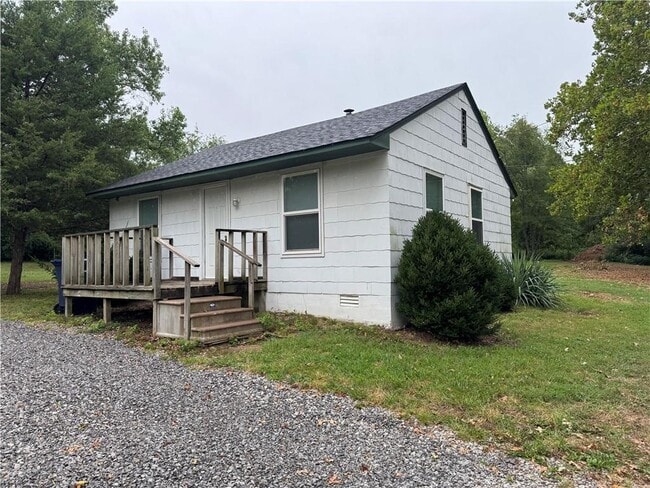 property at 2443 1/2 Pine St