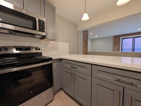 1254 N La Salle Dr, Unit e5 in Chicago, IL - Building Photo - Building Photo
