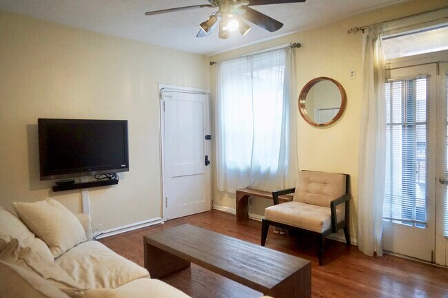 2110 N Seminary Ave in Chicago, IL - Building Photo - Building Photo