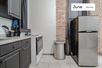 235 W 18th St in New York, NY - Building Photo - Building Photo