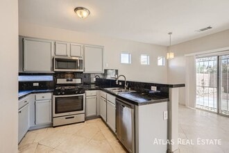 6323 Yucca Valley Ct in Las Vegas, NV - Building Photo - Building Photo