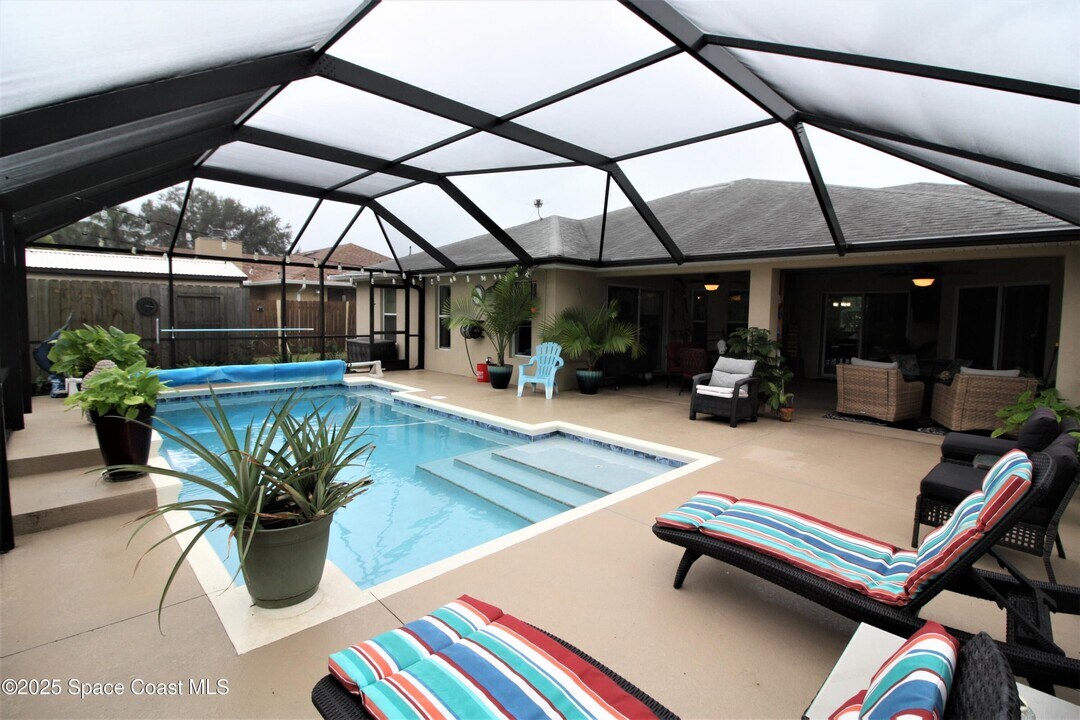 545 Castana Ave SE in Palm Bay, FL - Building Photo