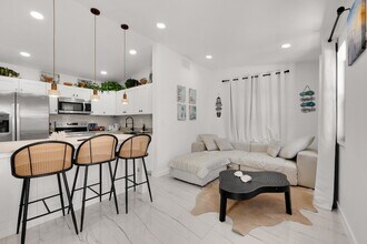 1433 NE 53rd Ct in Pompano Beach, FL - Foto de edificio - Building Photo
